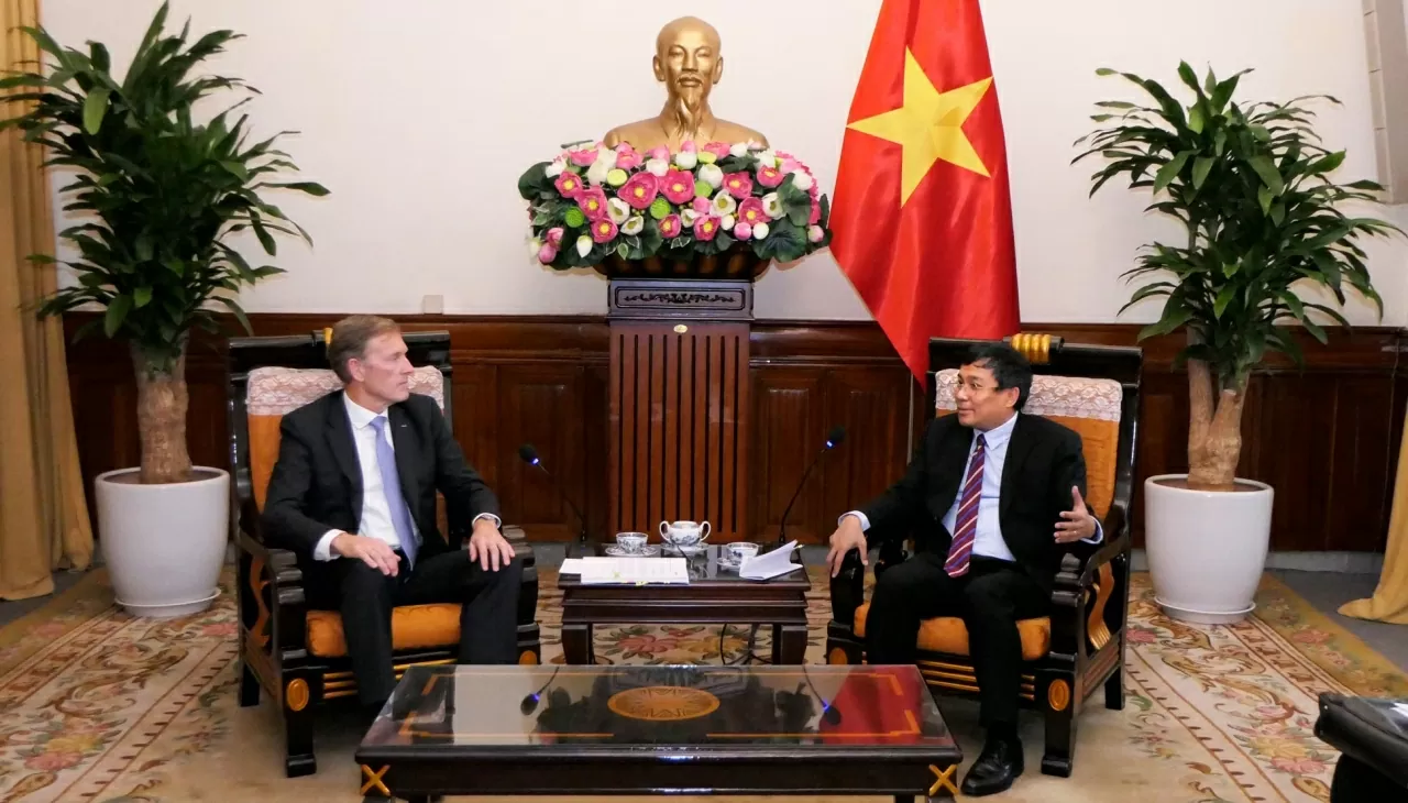 Thứ trưởng Thường trực đánh giá cao vai trò của tập đoàn Airbus trong thúc đẩy tích cực hợp tác trong lĩnh vực kinh tế giữa Việt Nam với Liên minh châu Âu(EU).(Ảnh:Thành Long) Thứ trưởng Thường trực đánh giá cao vai trò của tập đoàn Airbus trong thúc đẩy tích cực hợp tác trong lĩnh vực kinh tế giữa Việt Nam với Liên minh châu Âu(EU).(Ảnh:Thành Long)