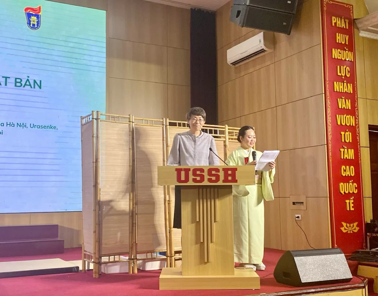 Trưởng ban Văn hóa thông tin Đại sứ quán Nhật Bản tại Việt Nam, bà Kamitani Naoko mong muốn các hoạt động giao lưu văn hóa, cũng như sự thấu hiểu giữa người dân hai nước thông qua trà đạo sẽ được tăng cường và làm sâu sắc hơn nữa. (Ảnh: Xuân Sơn)