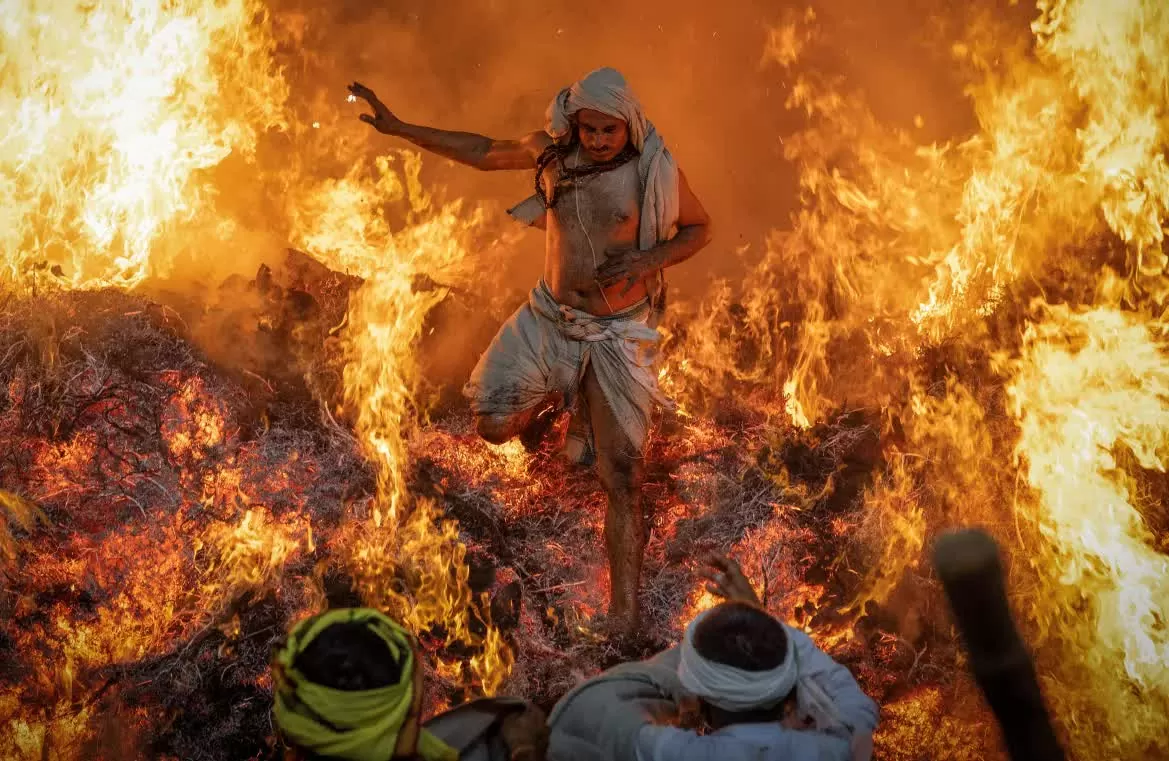 Bùng nổ sắc màu lễ hội Holi ở Nam Á