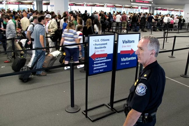 Hơn 40 quốc gia nằm trong danh sách Mỹ đang cân nhắc áp đặt lệnh cấm đi lại hoặc hạn chế Hơn 40 quốc gia nằm trong danh sách Mỹ đang cân nhắc áp đặt lệnh cấm đi lại hoặc hạn chế