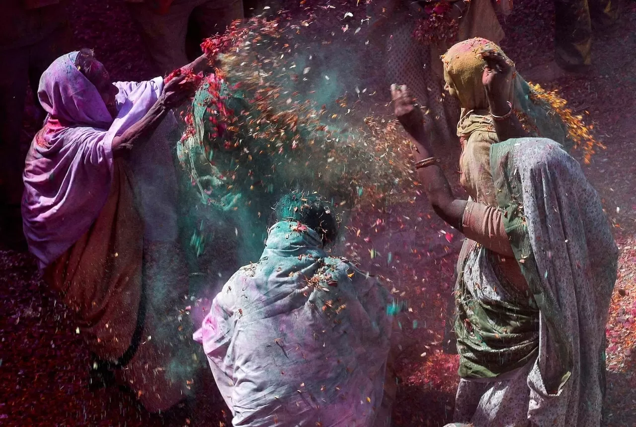 Bùng nổ sắc màu lễ hội Holi ở Nam Á