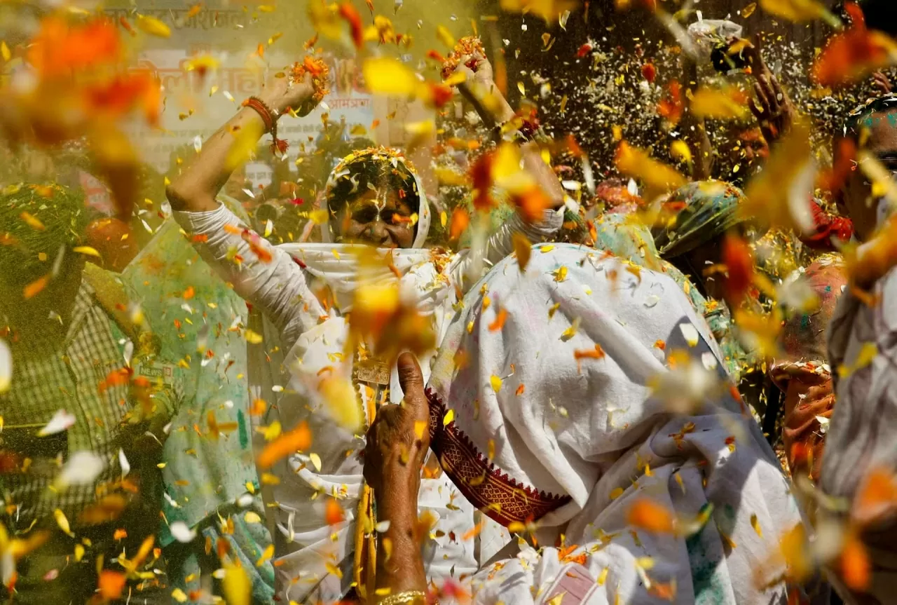 Bùng nổ sắc màu lễ hội Holi ở Nam Á