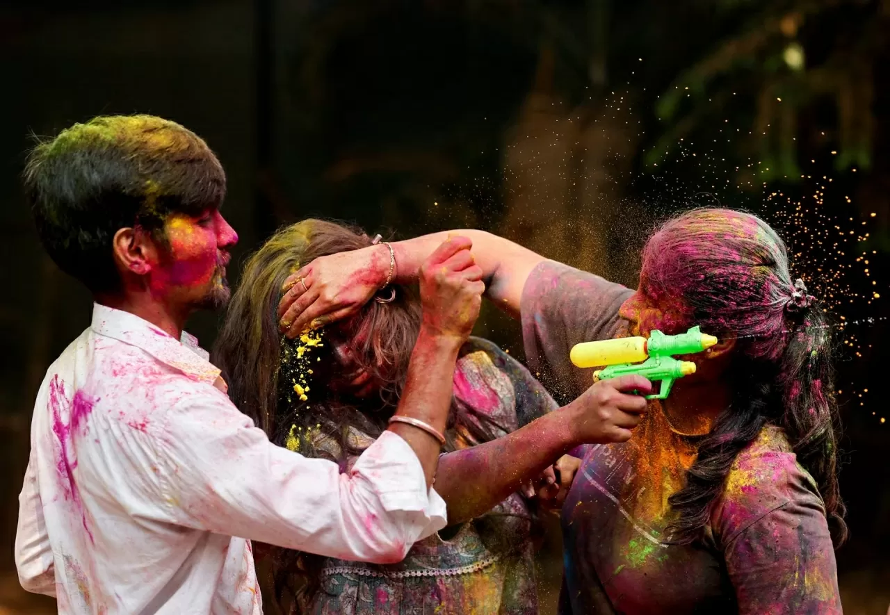 Bùng nổ sắc màu lễ hội Holi ở Nam Á