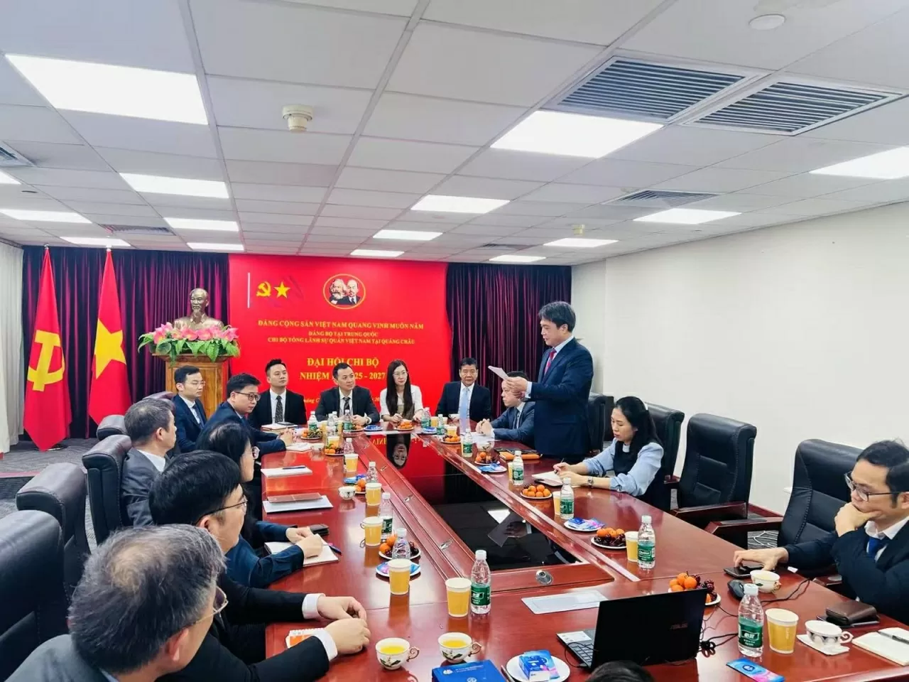 Chi bộ Tổng Lãnh sự quán Việt Nam tại Quảng Châu tổ chức thành công Đại hội nhiệm kỳ 2025-2027 Chi bộ Tổng Lãnh sự quán Việt Nam tại Quảng Châu tổ chức thành công Đại hội nhiệm kỳ 2025-2027
