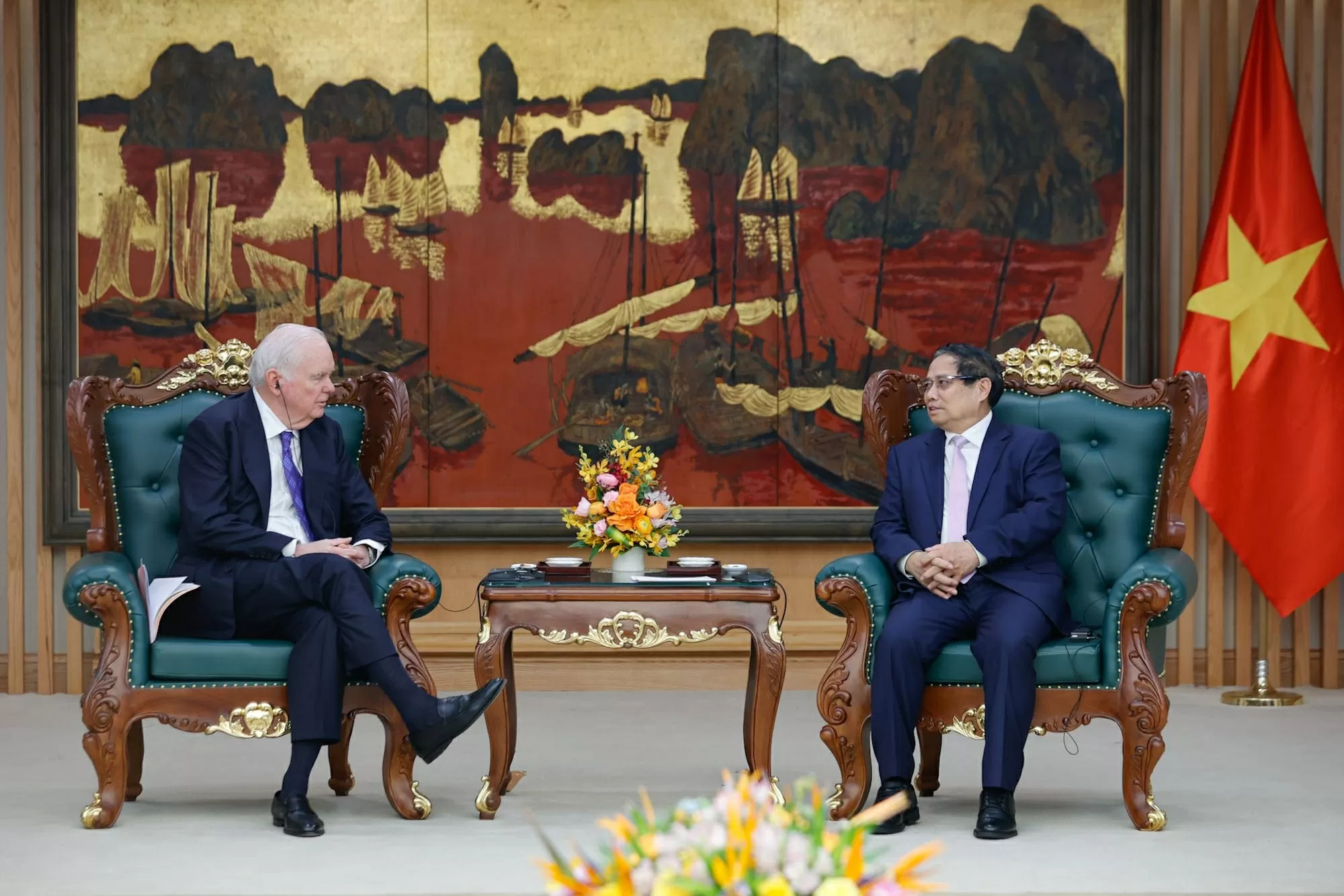 Thủ tướng đề nghị Giáo sư Thomas Vallely tiếp tục quan tâm thúc đẩy hợp tác giáo dục-đào tạo, góp phần thúc đẩy quan hệ Việt Nam-Hoa Kỳ; tiếp tục thúc đẩy các hoạt động đối thoại, trao đổi chính sách phù hợp để tư vấn, khuyến nghị các giải pháp cho Việt Nam phát triển nhanh, bền vững... - Ảnh: VGP/Nhật Bắc Thủ tướng đề nghị Giáo sư Thomas Vallely tiếp tục quan tâm thúc đẩy hợp tác giáo dục-đào tạo, góp phần thúc đẩy quan hệ Việt Nam-Hoa Kỳ; tiếp tục thúc đẩy các hoạt động đối thoại, trao đổi chính sách phù hợp để tư vấn, khuyến nghị các giải pháp cho Việt Nam phát triển nhanh, bền vững... - Ảnh: VGP/Nhật Bắc