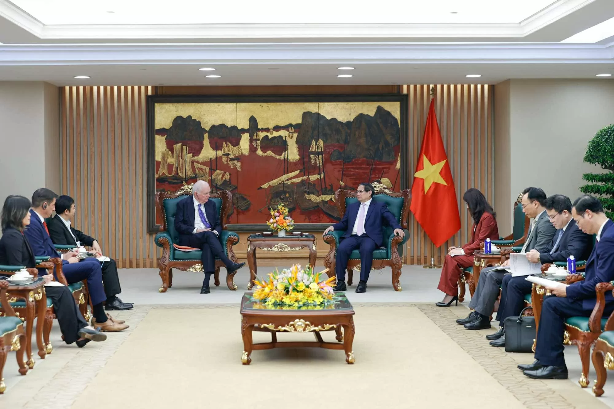 Thủ tướng Chính phủ và Giáo sư Thomas Vallely trao đổi về nhiều vấn đề chính sách, định hướng phát triển trên các lĩnh vực mà hai bên cùng quan tâm… (Nguồn: VGP)