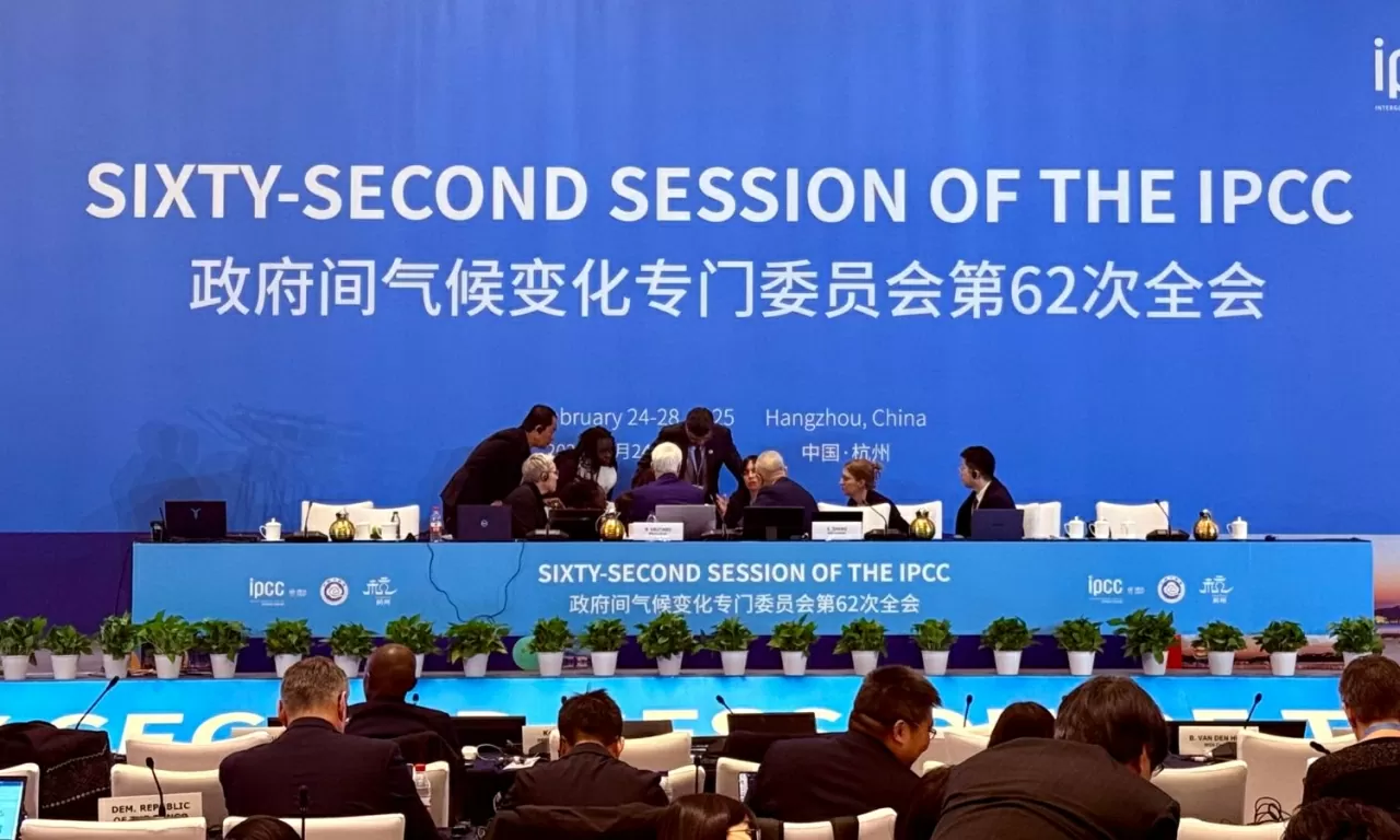 Phiên họp thứ 62 của Ủy ban Liên chính phủ về biến đổi khí hậu(IPCC)đã bế mạc tại Hàng Châu, Trung Quốc từ ngày 24-28/2/2025. (Nguồn: IISD) Phiên họp thứ 62 của Ủy ban Liên chính phủ về biến đổi khí hậu(IPCC)đã bế mạc tại Hàng Châu, Trung Quốc từ ngày 24-28/2/2025. (Nguồn: IISD)