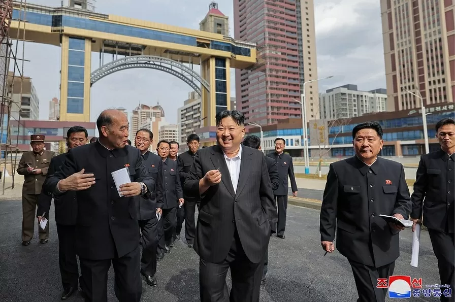 Nhà lãnh đạo Triều Tiên Kim Jong Un thị sát công trình biểu tượng cho kỷ nguyên thịnh vượng mới của Bình Nhưỡng Nhà lãnh đạo Triều Tiên Kim Jong Un thị sát công trình biểu tượng cho kỷ nguyên thịnh vượng mới của Bình Nhưỡng