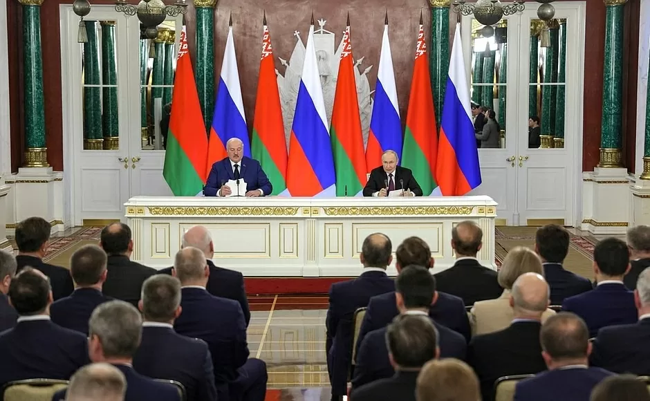 Ảnh ấn tượng: Nga đề cập việc ai sẽ ra lệnh ngừng bắn ở Ukraine và cái giá phải trả; ông Trump nói thời điểm chấm dứt nguy cơ Moscow tấn công NATO