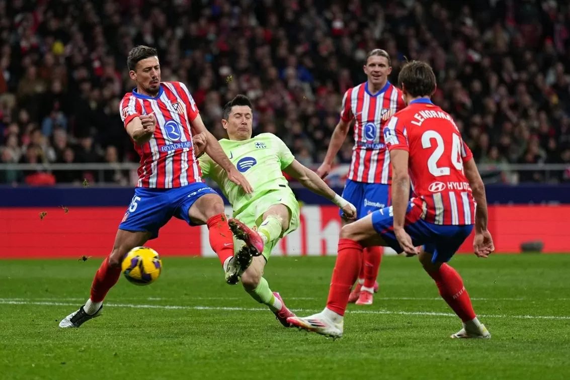 Robert Lewandowski cân bằng thành tích ghi bàn của hai huyền thoại Barcelona Robert Lewandowski cân bằng thành tích ghi bàn của hai huyền thoại Barcelona