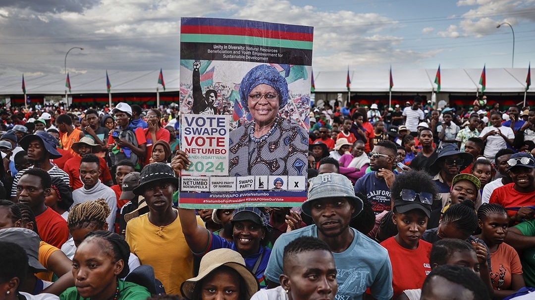 chau phi tren hanh trinh tu chu va doi moi ky i viet lai trat tu quyen luc