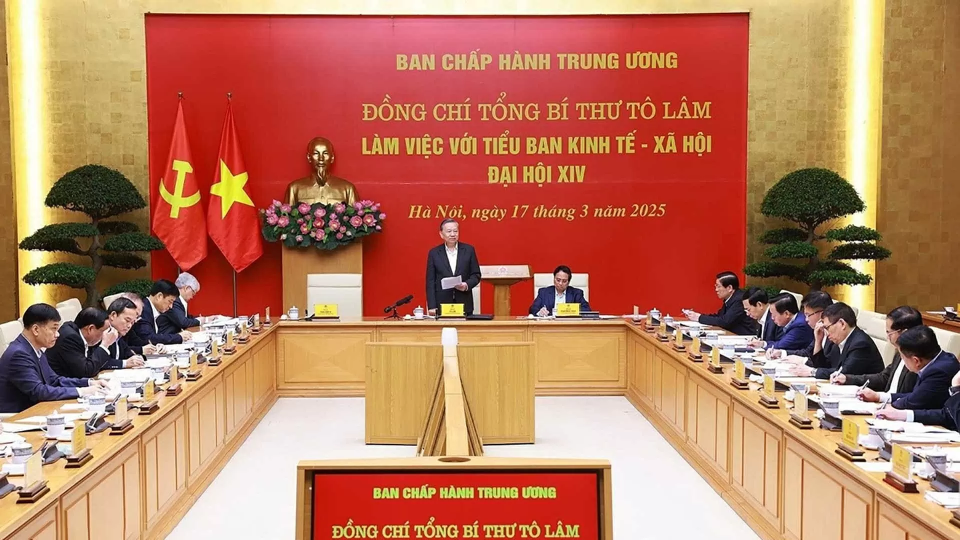 Tổng Bí thư Tô Lâm đã làm việc với Tiểu ban Kinh tế-Xã hội Đại hội XIV của Đảng. (Nguồn: TTXVN)