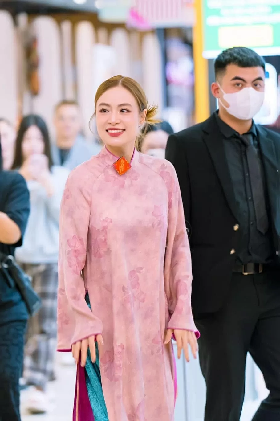 Trưng bày tư liệu và chiếu phim kỷ niệm 50 năm ngày thống nhất đất nước Trưng bày tư liệu và chiếu phim kỷ niệm 50 năm ngày thống nhất đất nước