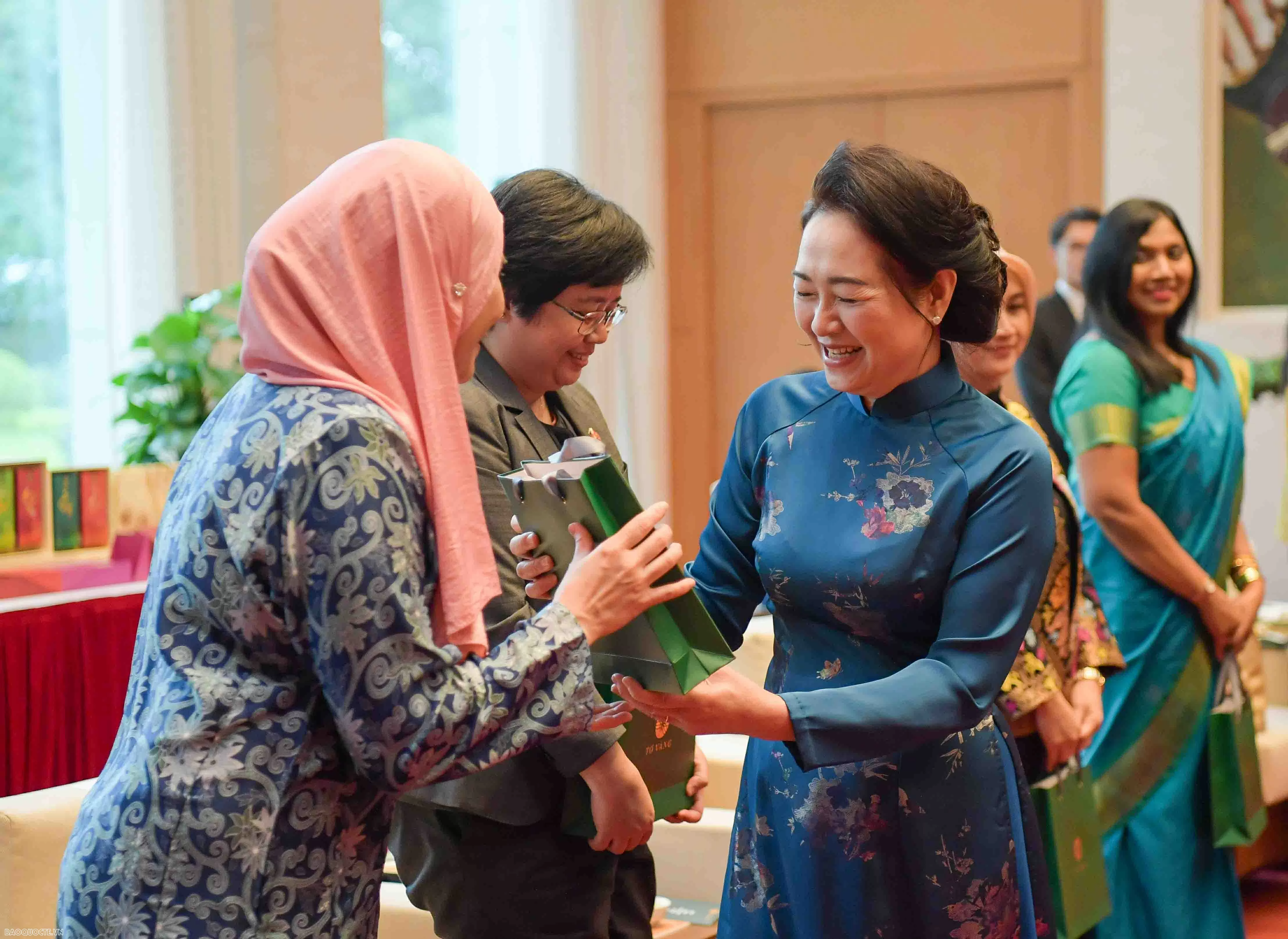 Phu nhân Chủ tịch Quốc hội tiếp Nhóm Phụ nữ cộng đồng ASEAN Phu nhân Chủ tịch Quốc hội Nguyễn Thị Thanh Nga tiếp Nhóm Phụ nữ cộng đồng ASEAN tại Hà Nội