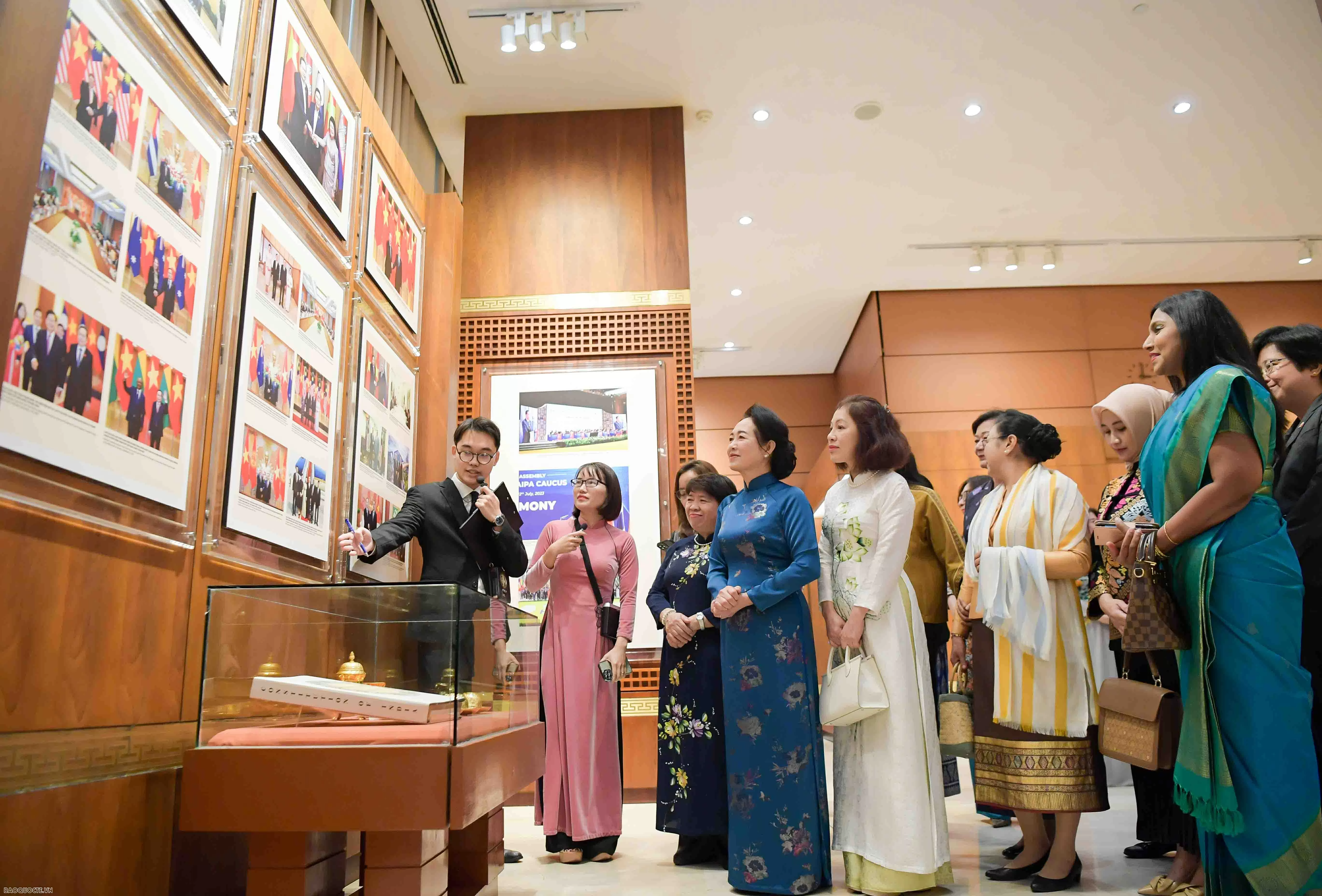 Phu nhân Chủ tịch Quốc hội Nguyễn Thị Thanh Nga tiếp Nhóm Phụ nữ cộng đồng ASEAN tại Hà Nội