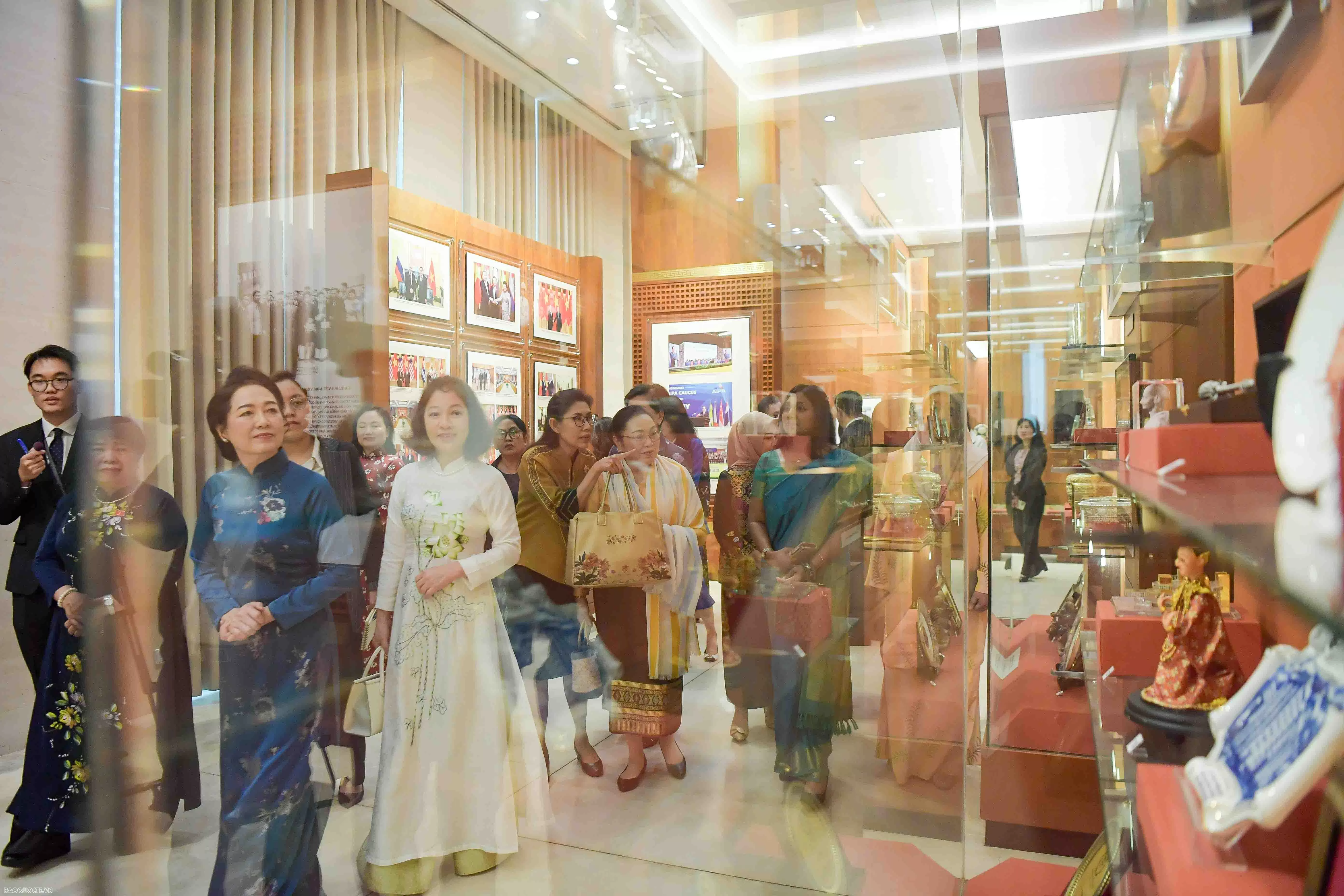 Phu nhân Chủ tịch Quốc hội Nguyễn Thị Thanh Nga tiếp Nhóm Phụ nữ cộng đồng ASEAN tại Hà Nội