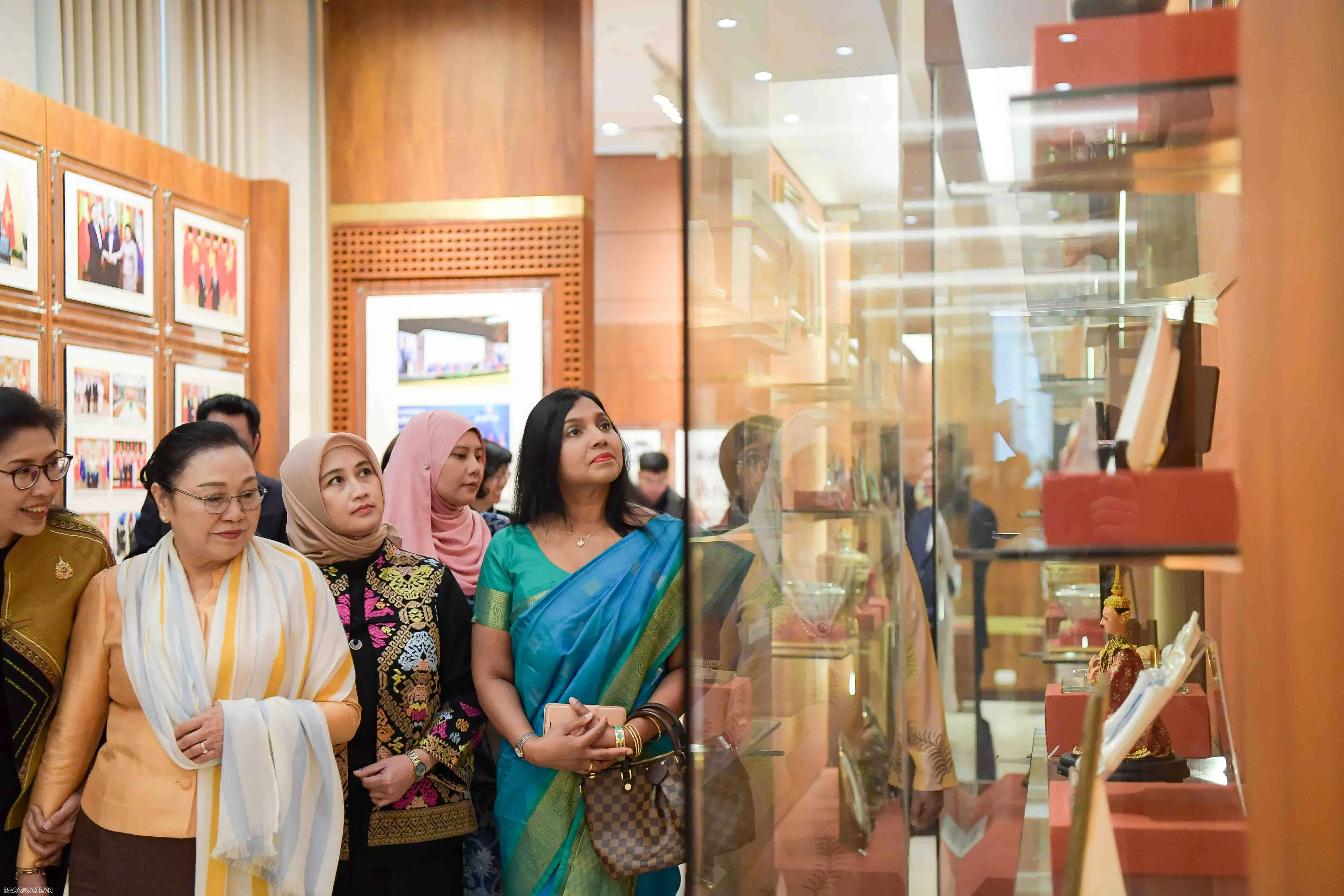 Phu nhân Chủ tịch Quốc hội Nguyễn Thị Thanh Nga tiếp Nhóm Phụ nữ cộng đồng ASEAN tại Hà Nội