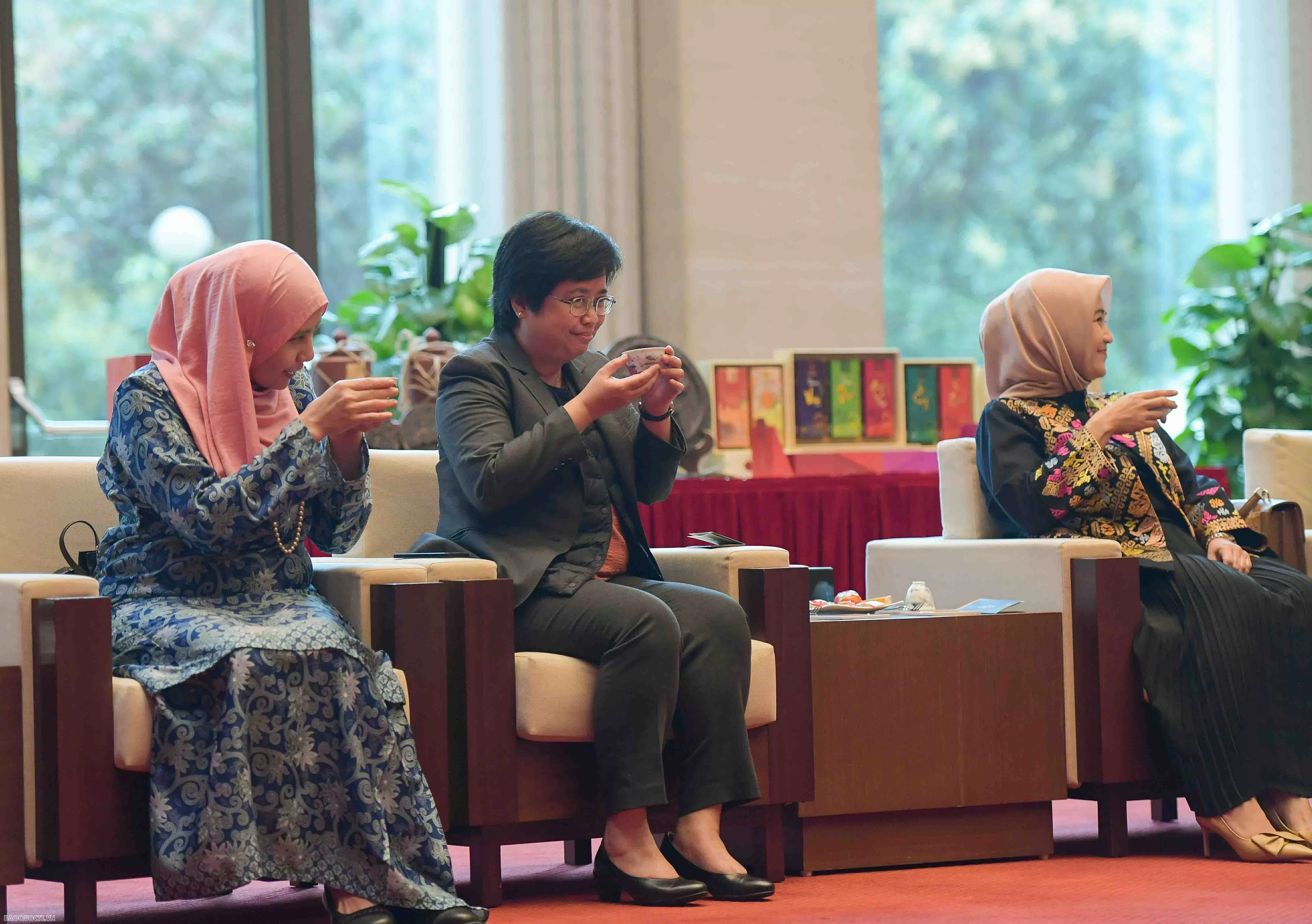 Phu nhân Chủ tịch Quốc hội Nguyễn Thị Thanh Nga tiếp Nhóm Phụ nữ cộng đồng ASEAN tại Hà Nội