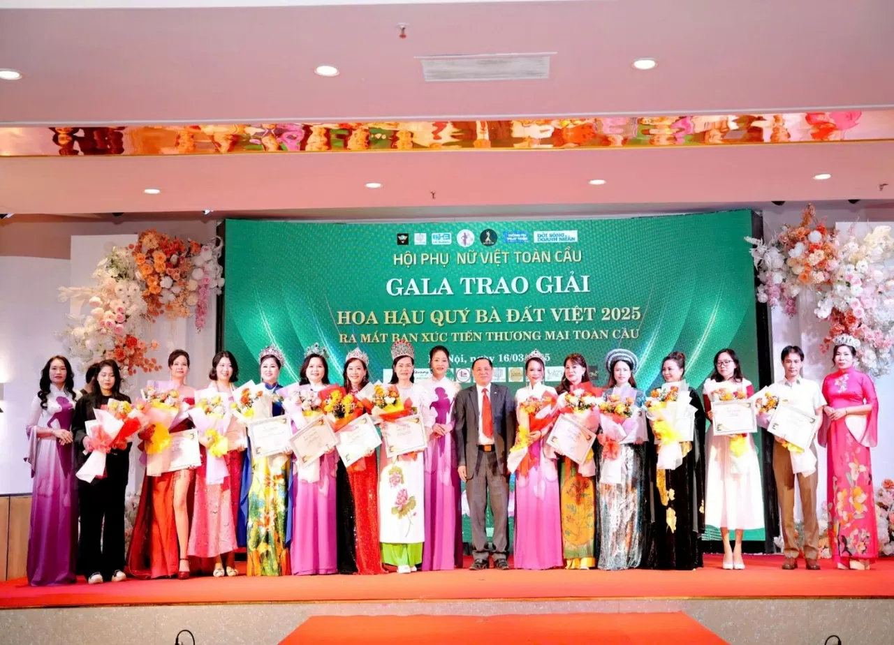 Hoa hậu quý bà Đất Việt 2025 truyền tải thông điệp về sự tự tin và niềm tự hào với những nét đẹp văn hóa độc đáo của dân tộc. Hoa hậu quý bà Đất Việt 2025 truyền tải thông điệp về sự tự tin và niềm tự hào với những nét đẹp văn hóa độc đáo của dân tộc.