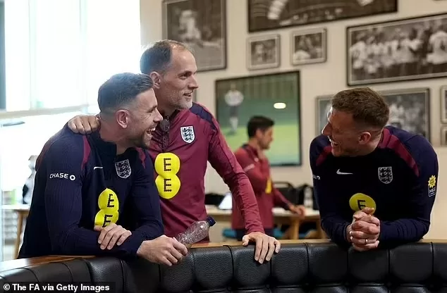 HLV Tuchel tay bắt mặt mừng chào đón dàn sao tuyển Anh HLV Tuchel tay bắt mặt mừng chào đón dàn sao tuyển Anh