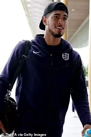 HLV Tuchel tay bắt mặt mừng chào đón dàn sao tuyển Anh HLV Tuchel tay bắt mặt mừng chào đón dàn sao tuyển Anh