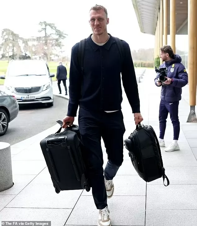 HLV Tuchel tay bắt mặt mừng chào đón dàn sao tuyển Anh HLV Tuchel tay bắt mặt mừng chào đón dàn sao tuyển Anh