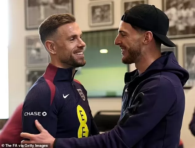 HLV Tuchel tay bắt mặt mừng chào đón dàn sao tuyển Anh HLV Tuchel tay bắt mặt mừng chào đón dàn sao tuyển Anh