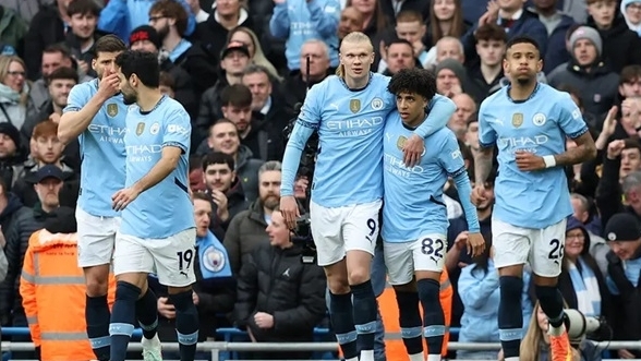 Sau vòng 29 Ngoại hạng Anh: Căng thẳng top 4