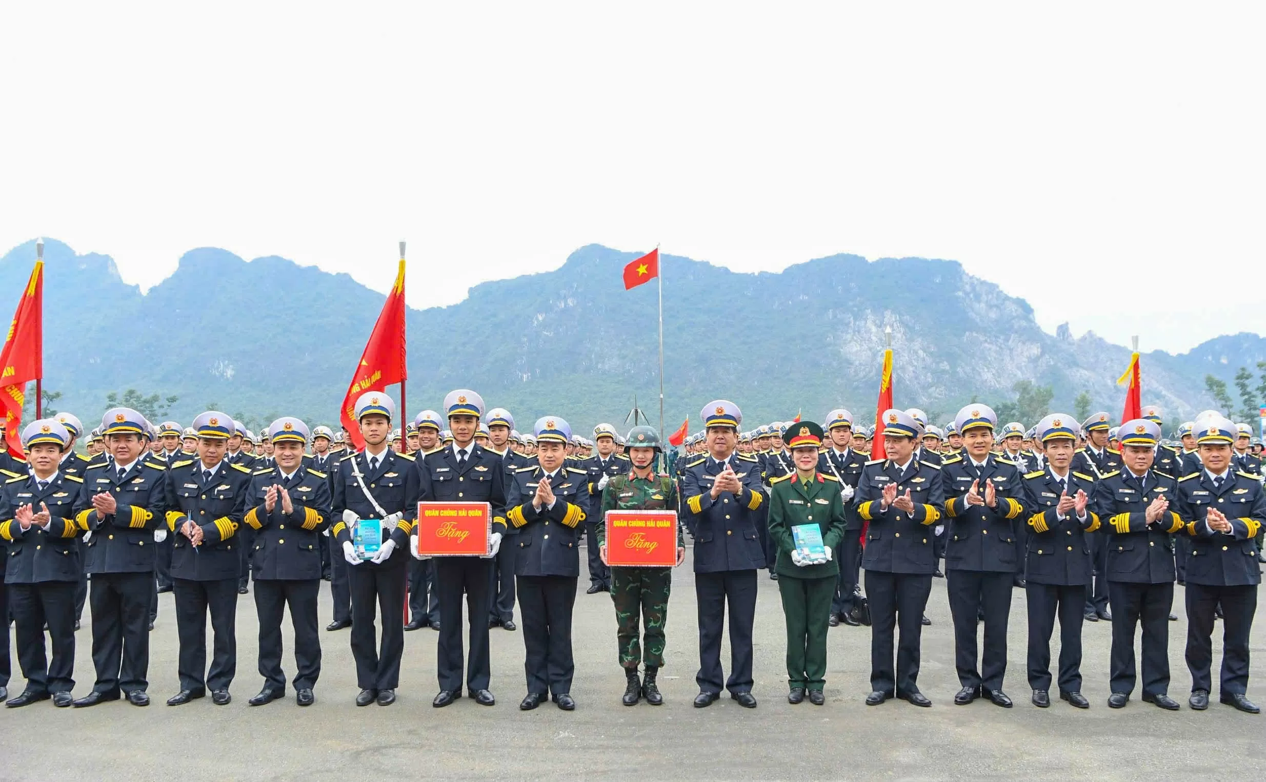 Phấn đấu, rèn luyện hoàn chỉnh kỹ thuật điều lệnh thể hiện được sức mạnh của quân đội
