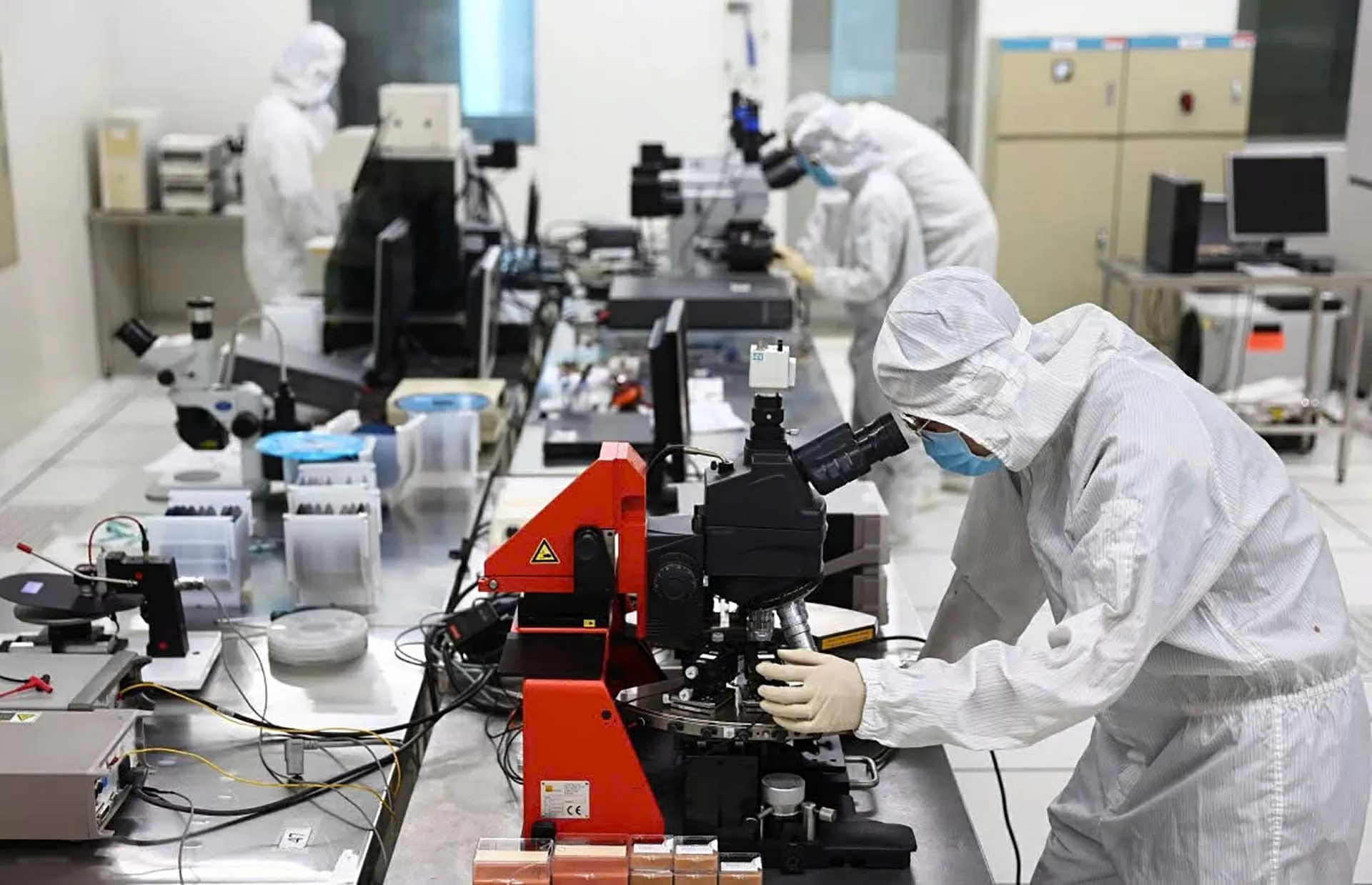 Chính sách thu hút nhân tài không chỉ dừng lại ở chế độ đãi ngộ mà còn hướng tới xây dựng một môi trường làm việc sáng tạo, năng động, giúp nhân tài phát huy tối đa năng lực phục vụ nhân dân. (Nguồn: VGP) Chính sách thu hút nhân tài không chỉ dừng lại ở chế độ đãi ngộ mà còn hướng tới xây dựng một môi trường làm việc sáng tạo, năng động, giúp nhân tài phát huy tối đa năng lực phục vụ nhân dân. (Nguồn: VGP)