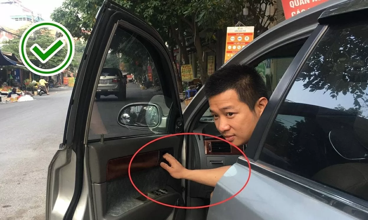 Vì sao được khuyên nên mở cửa xe ô tô bằng kiểu tay nghịch?