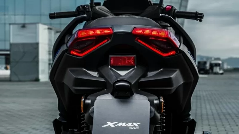 Công suất của XMAX 300 mạnh hơn 1,5 lần so với Exciter 155 VVA