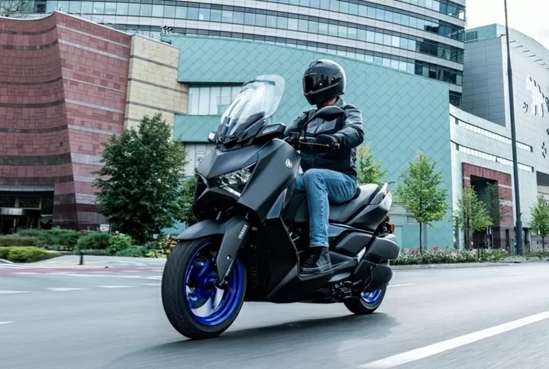 XMAX 300 được Yamaha trang bị nhiều công nghệ và tiện ích hỗ trợ người dùng