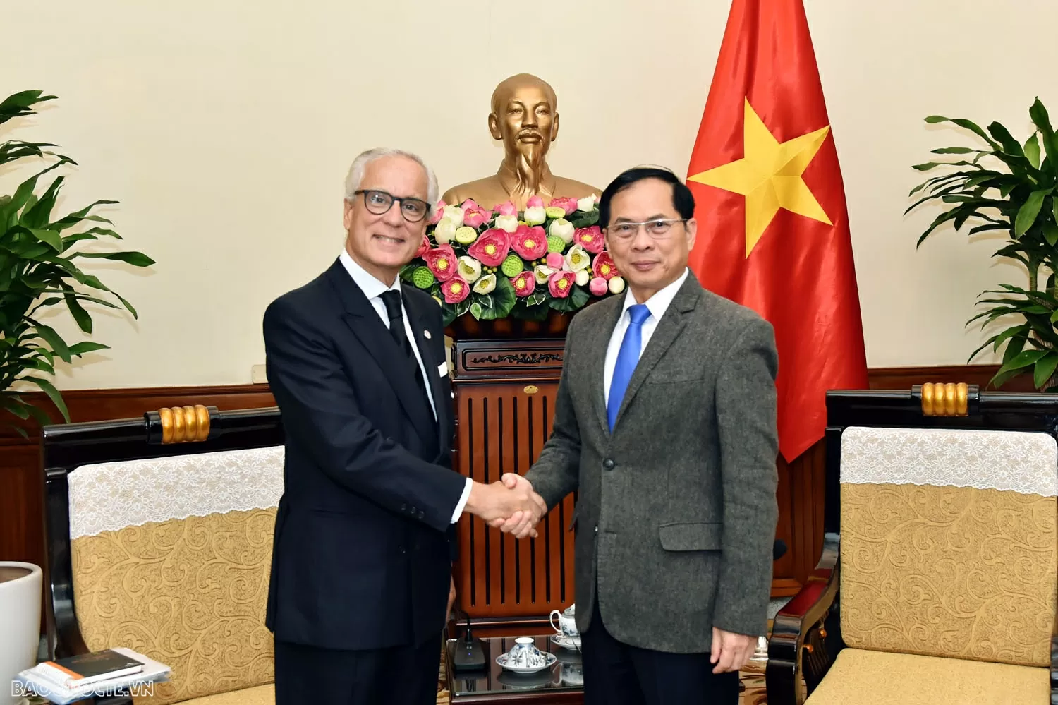 Phó Thủ tướng, Bộ trưởng Ngoại giao Bùi Thanh Sơn tiếp Đại sứ Bồ Đào Nha Phó Thủ tướng, Bộ trưởng Ngoại giao Bùi Thanh Sơn: Hoan nghênh Chính phủ Bồ Đào Nha quyết định mở Đại sứ quán tại Việt Nam