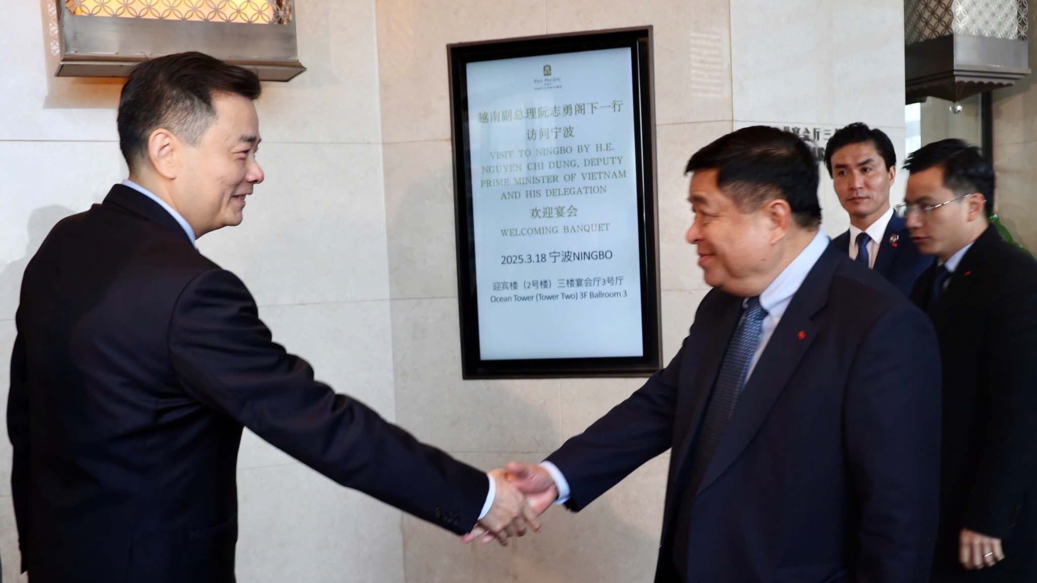 Việt Nam-Trung Quốc: Tăng cường trao đổi, chia sẻ kinh nghiệm về phát triển kinh tế tư nhân và khu thương mại tự do