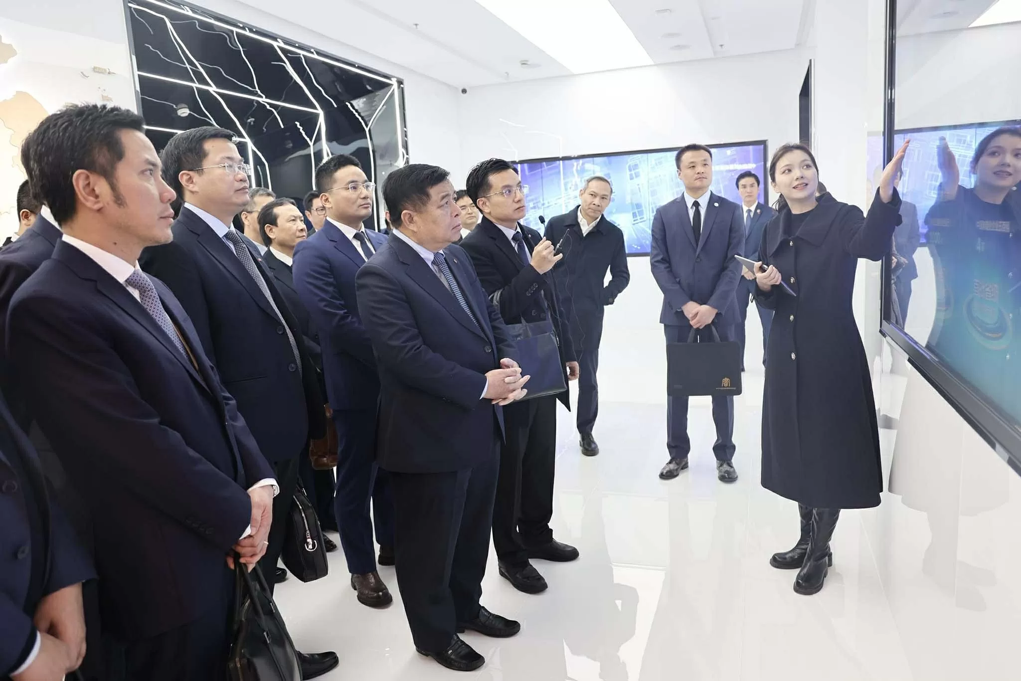 Việt Nam-Trung Quốc: Tăng cường trao đổi, chia sẻ kinh nghiệm về phát triển kinh tế tư nhân và các khu thương mại tự do