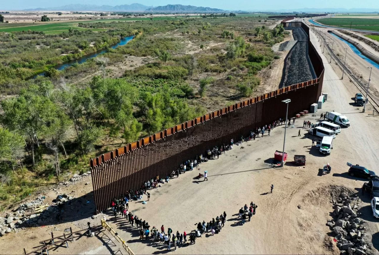 Chính phủ Mexico nhấn mạnh nước này không tán thành việc Mỹ mở rộng xây dựng thêm hơn 11km bức tường dọc biên giới do điều này không giải quyết được vấn đề di cư. Chính phủ Mexico nhấn mạnh nước này không tán thành việc Mỹ mở rộng xây dựng thêm hơn 11km bức tường dọc biên giới do điều này không giải quyết được vấn đề di cư.