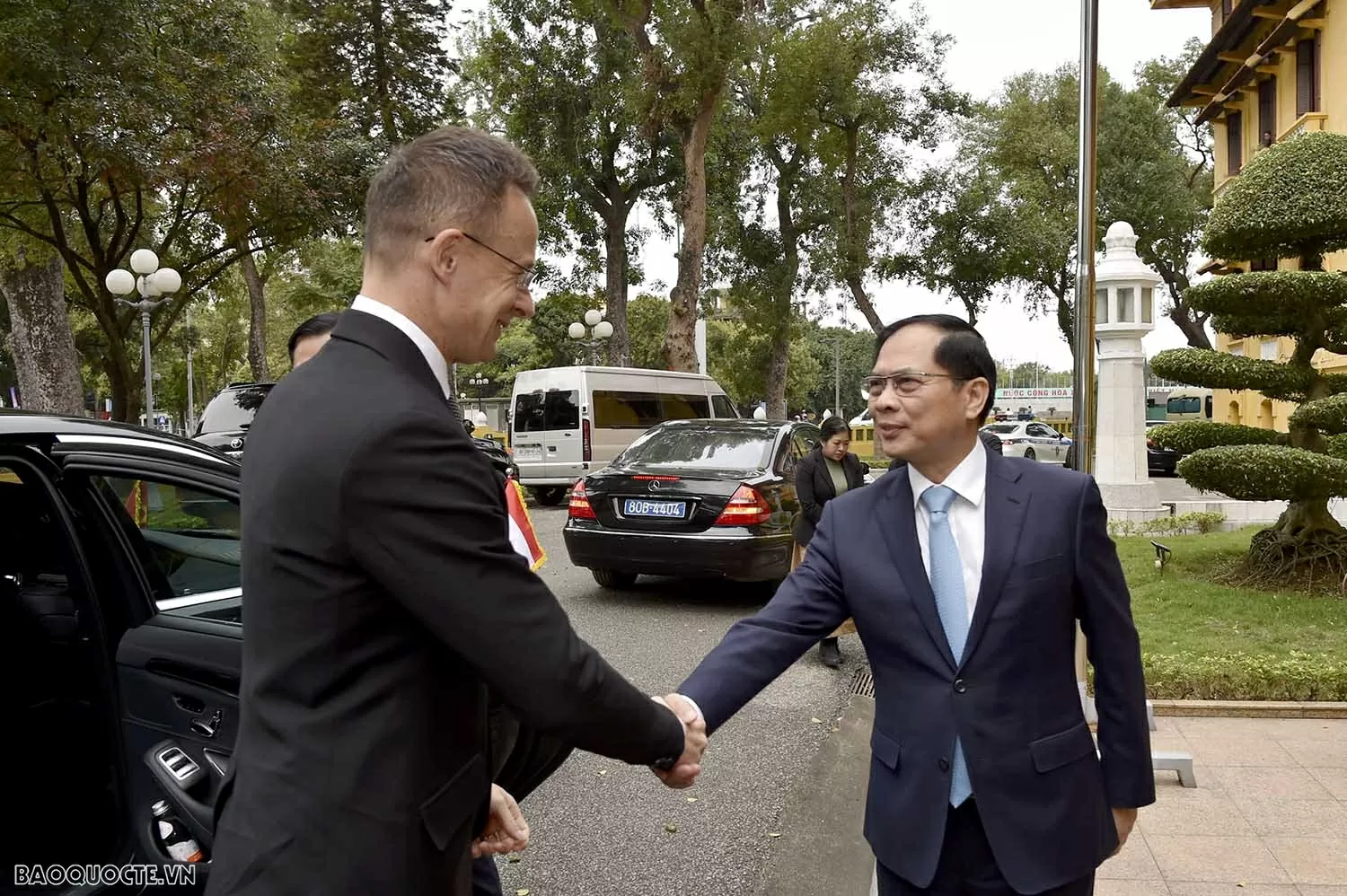 Phó Thủ tướng, Bộ trưởng Ngoại giao Bùi Thanh Sơn hội đàm với Bộ trưởng Ngoại giao và Kinh tế Đối ngoại Hungary Phó Thủ tướng, Bộ trưởng Ngoại giao Bùi Thanh Sơn hội đàm với Bộ trưởng Ngoại giao và Kinh tế Đối ngoại Hungary