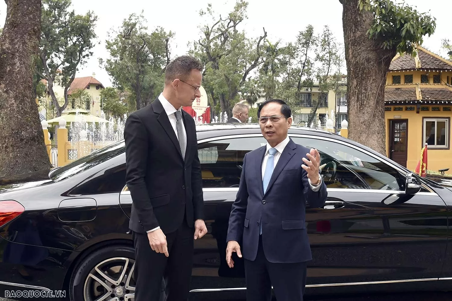 Phó Thủ tướng, Bộ trưởng Ngoại giao Bùi Thanh Sơn hội đàm với Bộ trưởng Ngoại giao và Kinh tế Đối ngoại Hungary Phó Thủ tướng, Bộ trưởng Ngoại giao Bùi Thanh Sơn hội đàm với Bộ trưởng Ngoại giao và Kinh tế Đối ngoại Hungary
