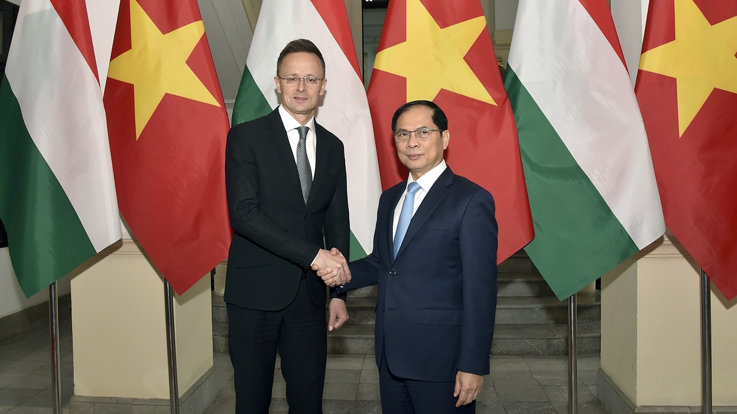 pho thu tuong bo truong ngoai giao bui thanh son hoi dam voi bo truong ngoai giao va kinh te doi ngoai szijjarto peter