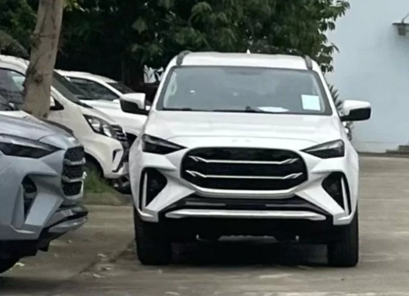 SUV 7 chỗ Isuzu mu-X 2025 lần đầu lộ diện tại Việt Nam SUV 7 chỗ Isuzu mu-X 2025 lần đầu lộ diện tại Việt Nam