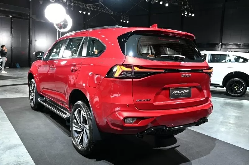 Hình ảnh Isuzu mu-X 2025 được bán tại Thái Lan.