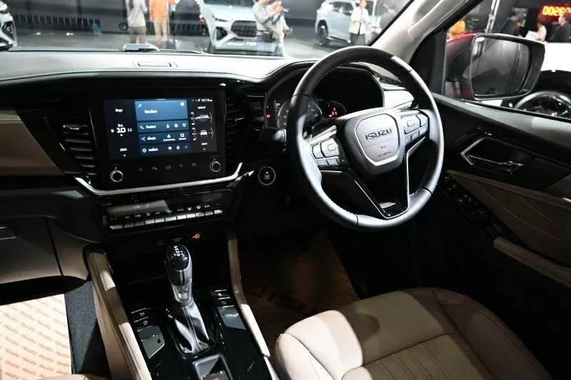 Khoang nội thất Isuzu mu-X 2025 không có sự thay đổi nhiều