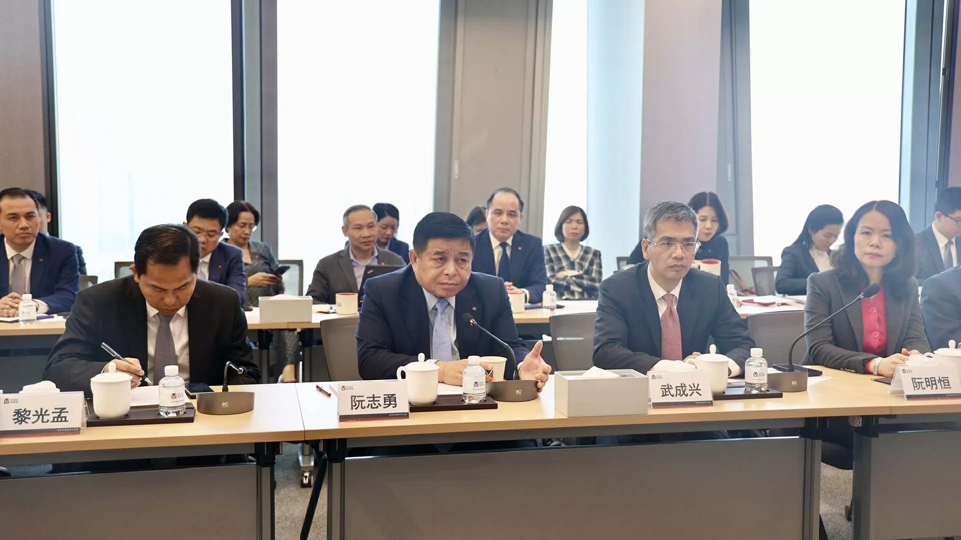 Phó Thủ tướng Nguyễn Chí Dũng thăm làm việc tại thành phố Thâm Quyến