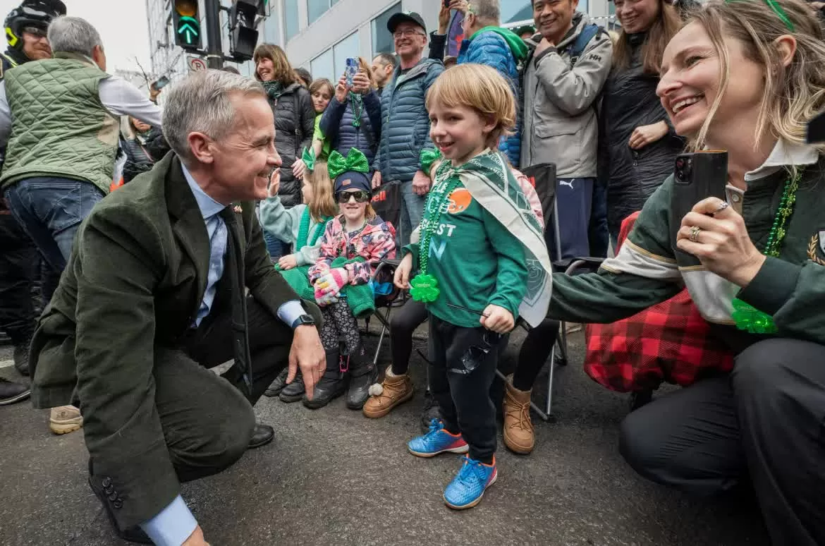 Sắc xanh phủ kín các thành phố trên thế giới trong Ngày Thánh Patrick Sắc xanh phủ kín các thành phố trên thế giới trong Ngày Thánh Patrick