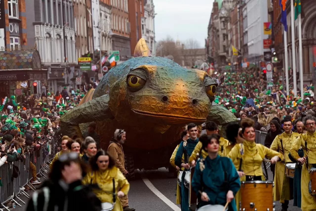 Sắc xanh phủ kín các thành phố trên thế giới trong Ngày Thánh Patrick