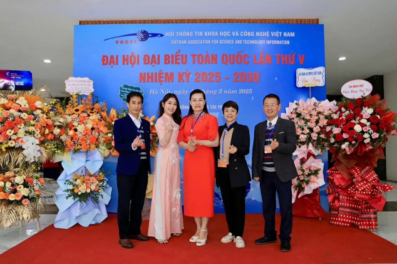 Bà Đậu Hằng Nga tại Đại hội đại biểu toàn quốc lần thứ V, nhiệm kỳ 2025-2030 của Hội Thông tin khoa học và công nghệ Việt Nam, ngày 18/3/2025. (Ảnh: 