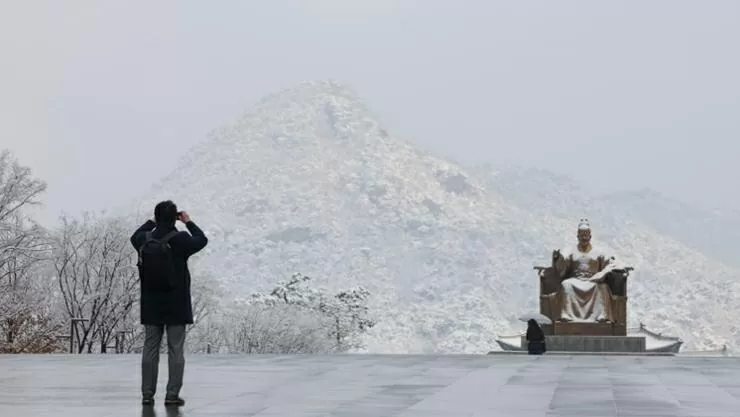 Khung cảnh trắng xoá ở Hàn Quốc sau khi bị bão tuyết ‘tấn công’