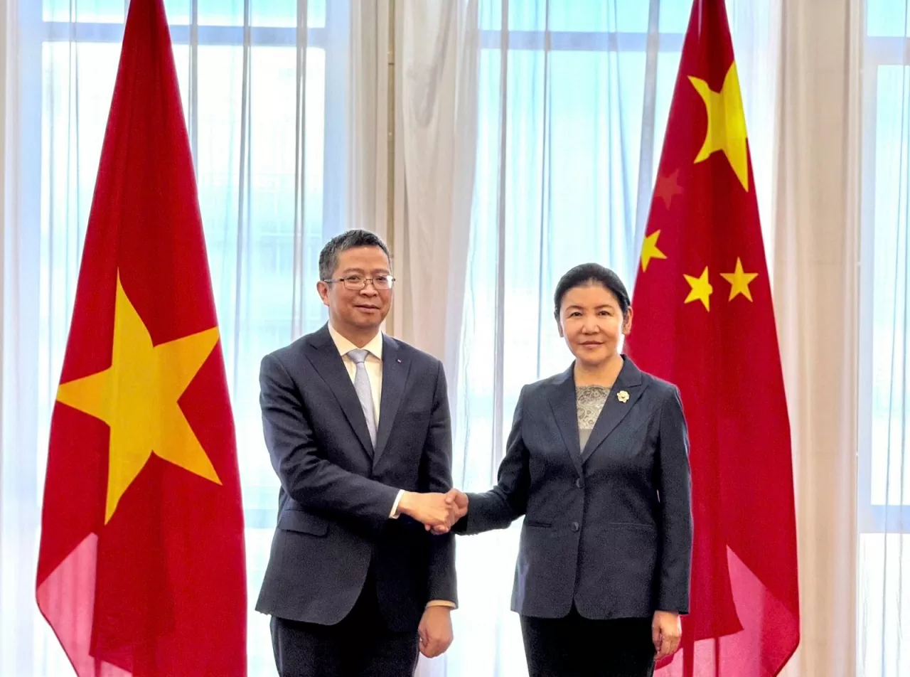 Việt Nam và Trung Quốc phát huy vai trò của các cơ chế hợp tác song phương về tư pháp và thực thi pháp luật Việt Nam và Trung Quốc phát huy vai trò của các cơ chế hợp tác song phương về tư pháp và thực thi pháp luật