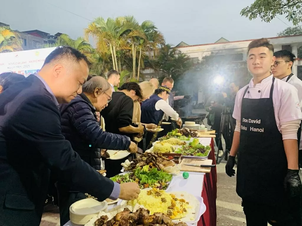 Trải nghiệm Novruz Bayram - lễ hội văn hoá độc đáo của người Azerbaijan tại Việt Nam Trải nghiệm Novruz Bayram - lễ hội văn hoá độc đáo của người Azerbaijan tại Việt Nam